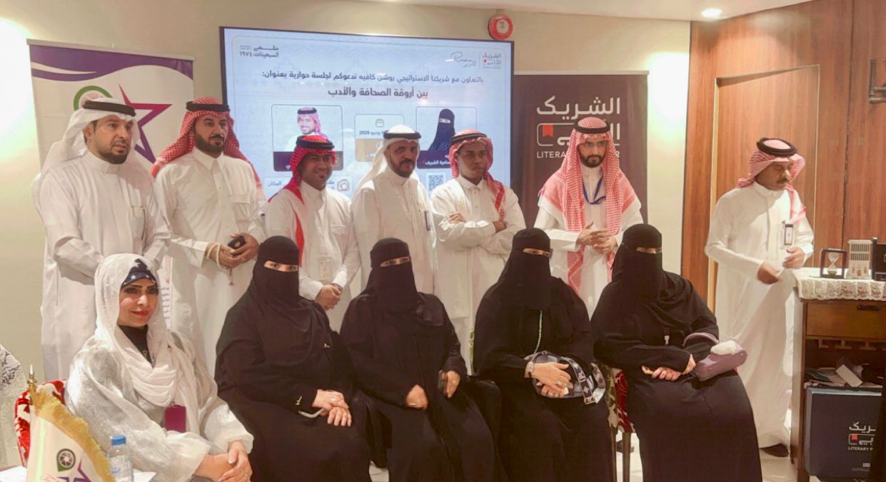 بين أروقة الصحافة والأدب.. القيسي ضيف أمسية ثقافية بمقهى روشن