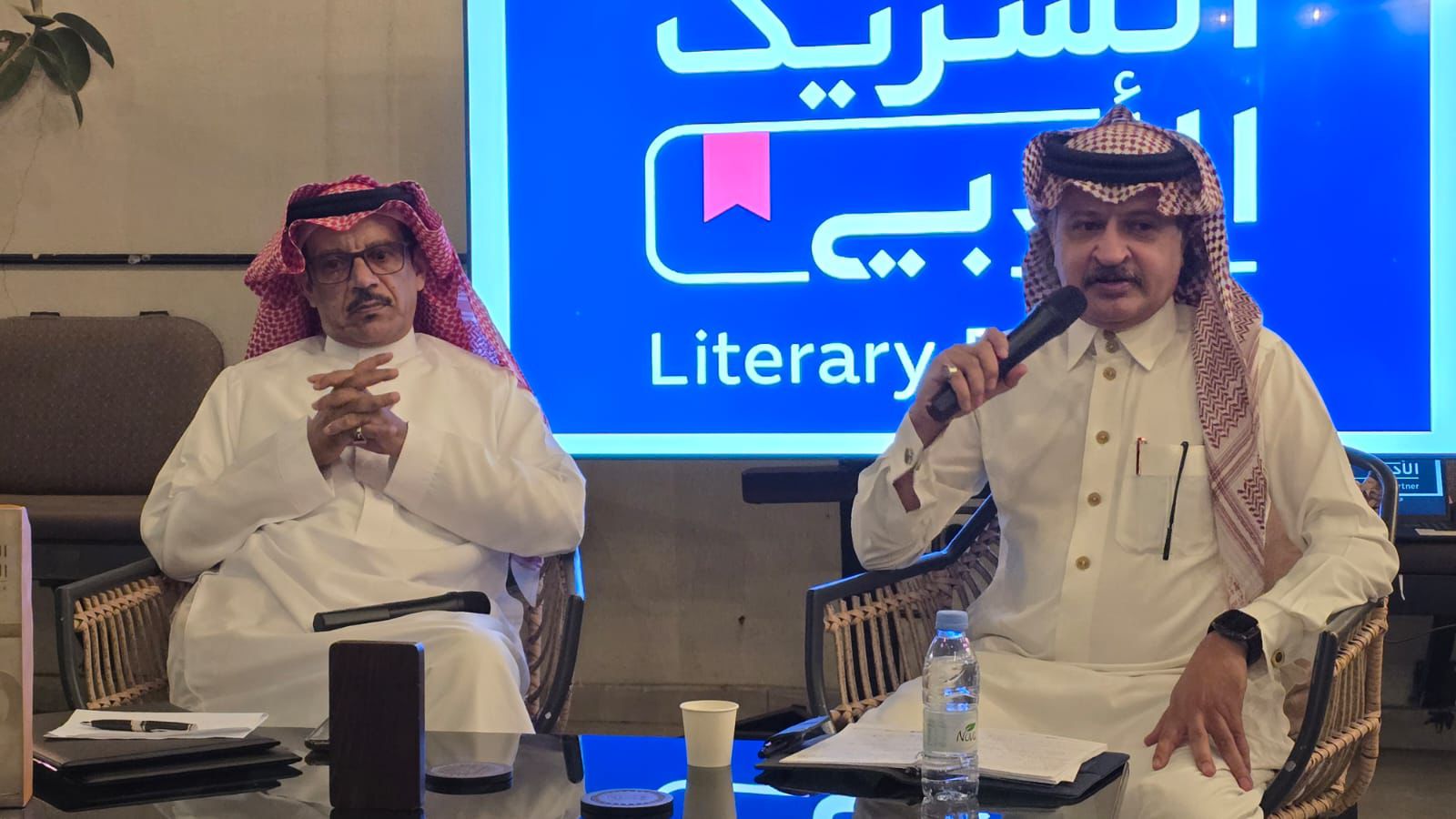 “خالد قماش” يدير نقاشاً ثرياً مع “ردة السفياني” حول مسيرة الشعر من الكلاسيكية إلى الحداثة