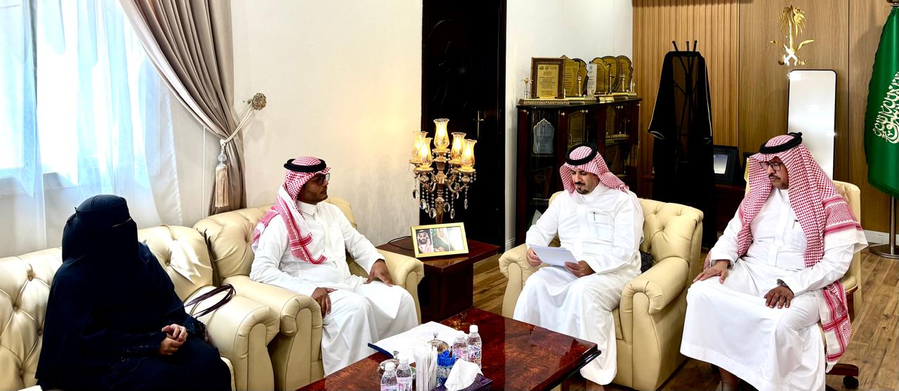 محافظ المندق يستعرض مستهدفات وبرامج المدينة الصحيه