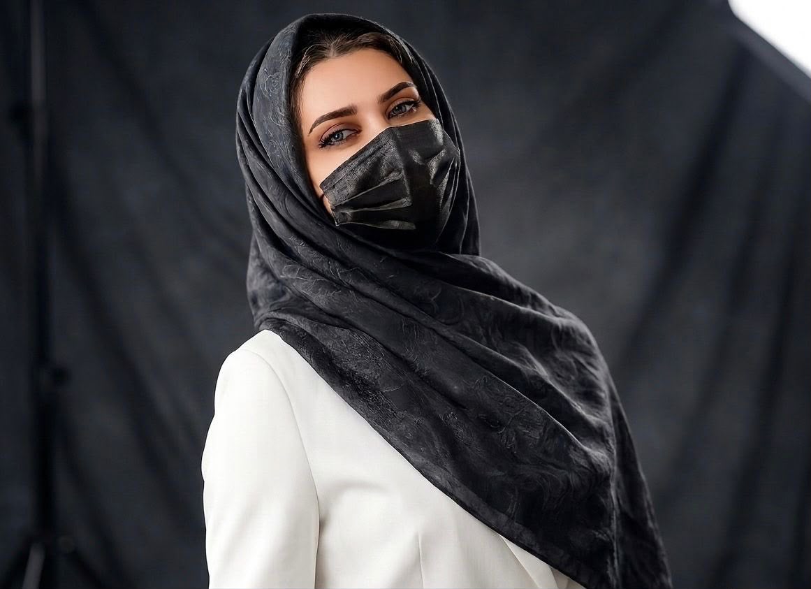 زينة الفدح تتوج مسيرتها الأكاديمية بالماجستير في الإعلام الرقمي مع مرتبة الشرف الأولى
