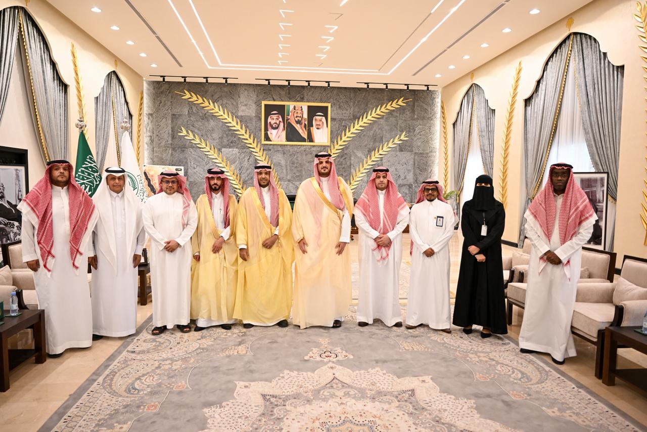 محافظ الطائف يسلم شهادة الامتثال لمنشآت التدريب التقني والمهني بالطائف