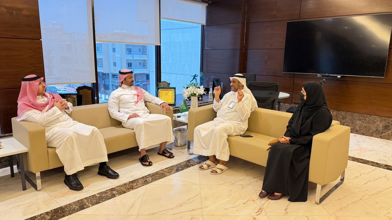 “فرع الموارد البشرية بمنطقة مكة المكرمة يبحث فرص التعاون المشترك في التدريب والتأهيل والتمكين المهني”