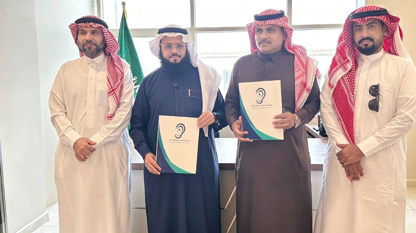 قناة الأنباء الأولى توقّع اتفاقية إعلامية مع جمعية الإعاقة السمعية بجازان