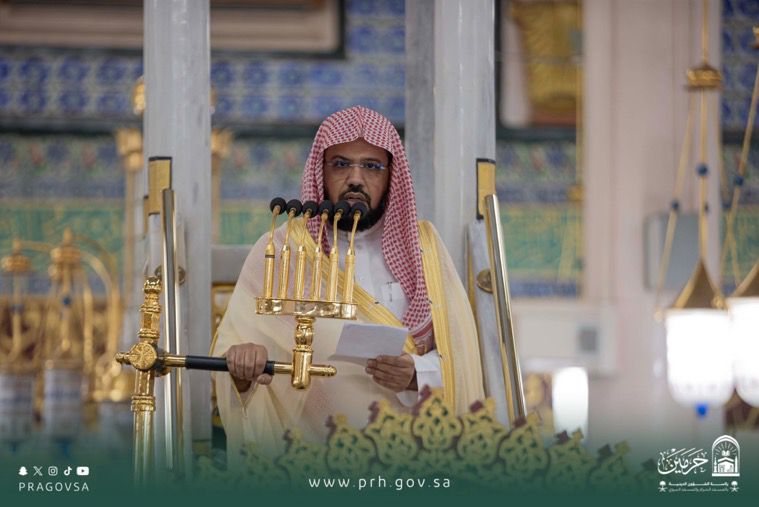 الحذيفي يؤم المصلين لصلاة الجمعة بالمسجد النبوي 