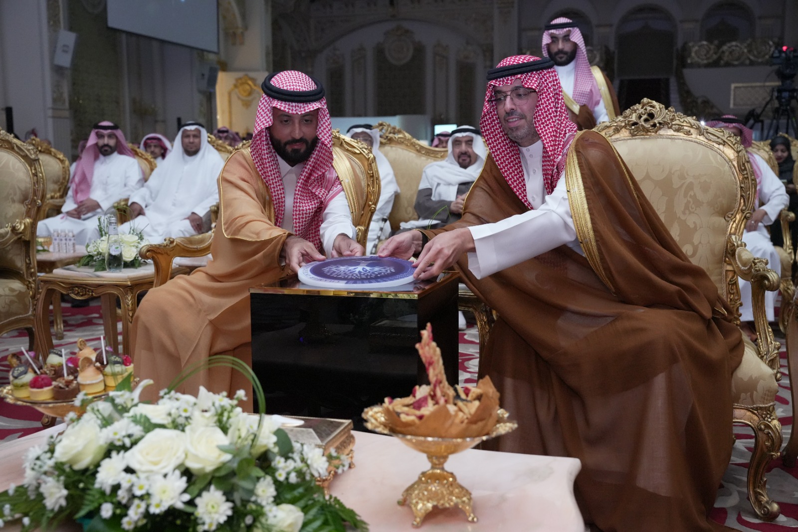 الأمير ثامر بن فيصل ومحافظ مدينة جدة يشهدان الإحتفال باليوبيل الفضي لمدارس ثامر العالمية 