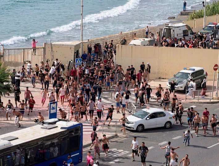 إسبانيا.. نحو 49 ألف مهاجر غير نظامي من المغرب إلى سبتة خلال الـ24 ساعة الأخيرة