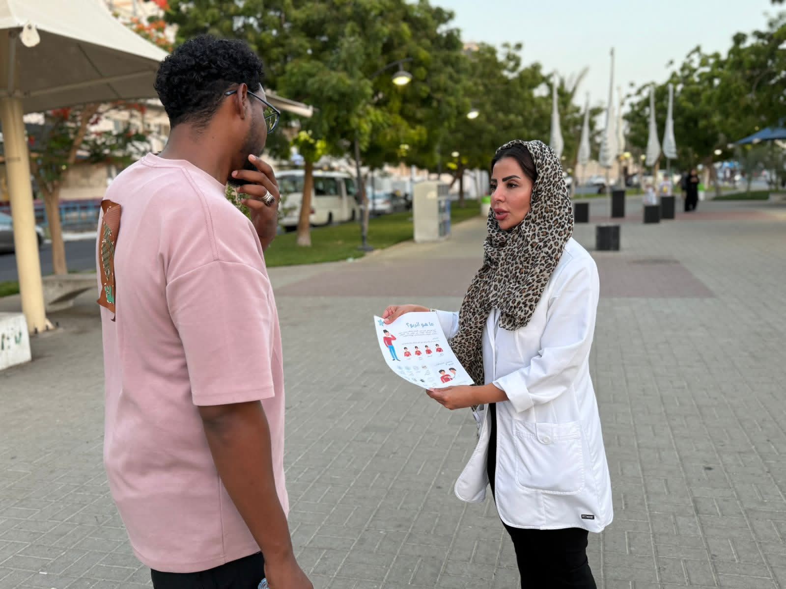 مستشفى الملك فهد بجدة يقود حملة شاملة لتعزيز التوعية الصحية بعروس البحر الأحمر