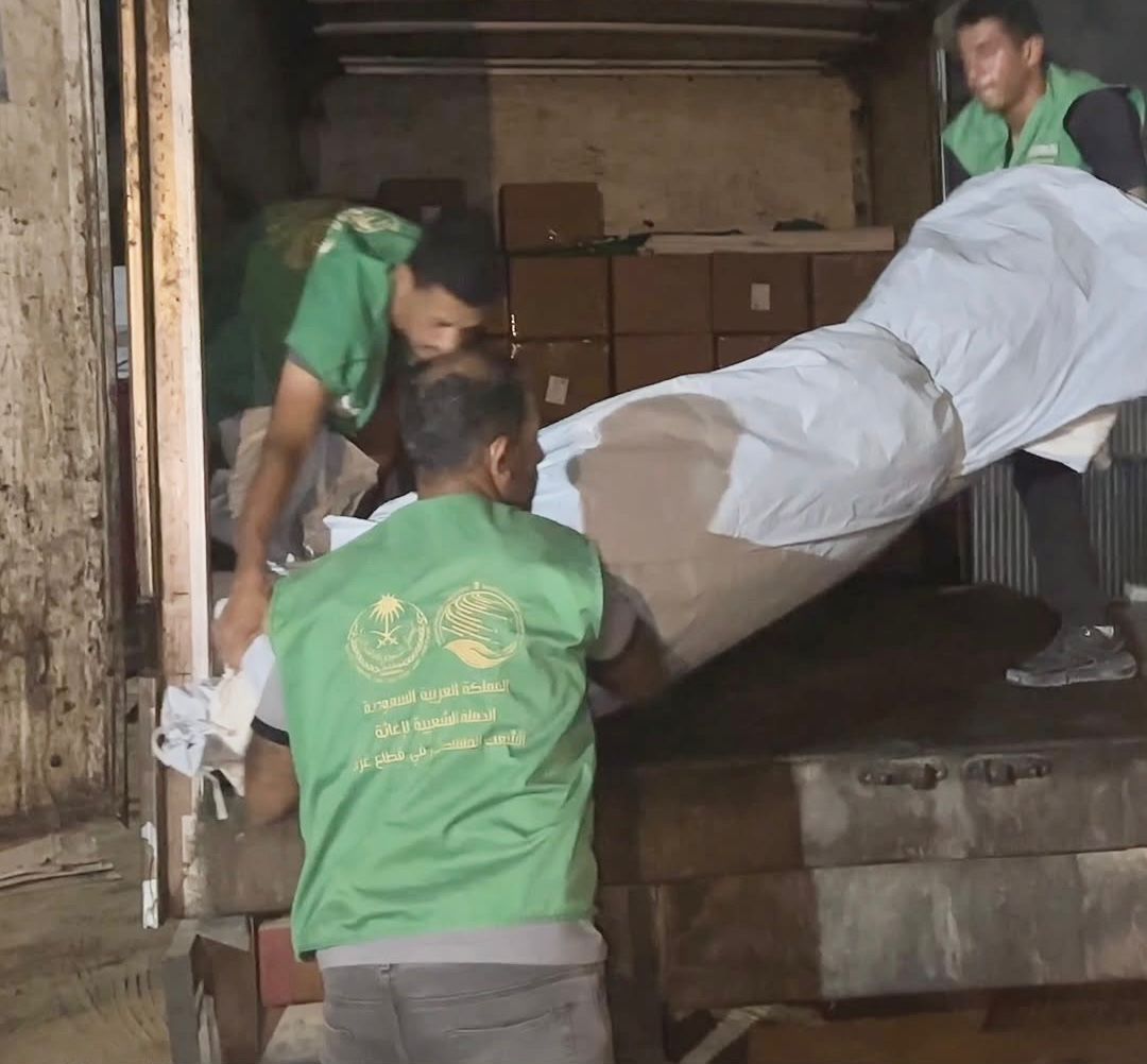 مركز الملك سلمان للإغاثة يلبي النداء العاجل لمتضرري منطقة مواصي خانيونس ويوفر لهم مأوىً عاجلا