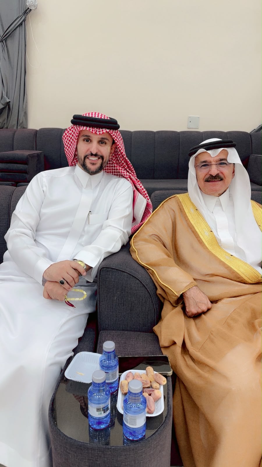 الدكتور محمد بن عبدالوهاب آل منصور يدخل القفص الذهبي
