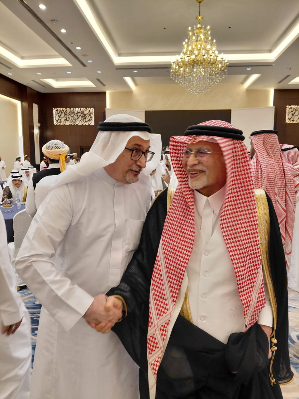 معالي وزير الإعلام السابق الدكتور خوجة يشيد بالفنانة السعودية العالمية الأستاذة سوزان إسكندر ويعدها سفيرة للوطن