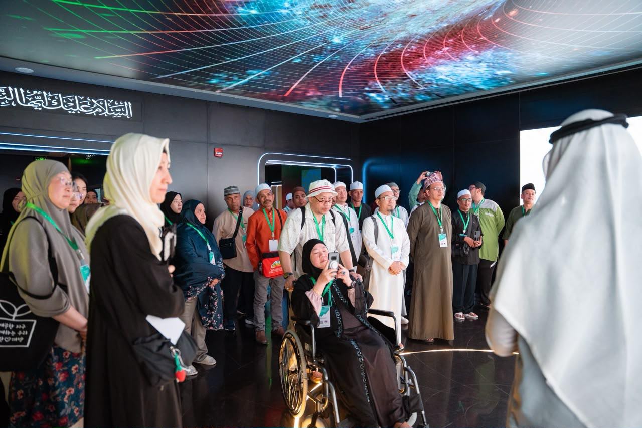 ضيوف الدفعة الأولى من برنامج خادم الحرمين للعمرة والزيارة” يزورون المعرض والمتحف الدولي للسيرة النبوية والحضارة الإسلامية