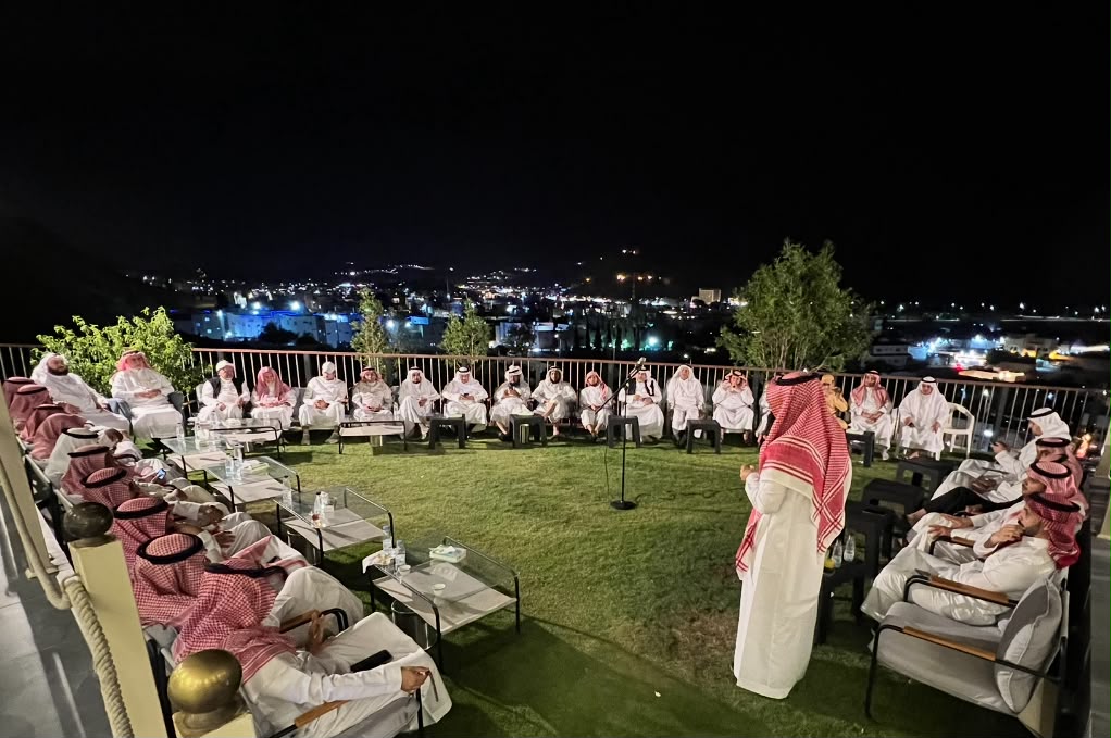 إبراهيم السبيعي يحتفي بأهالي عنيزة في أجواء الهدا الساحرة