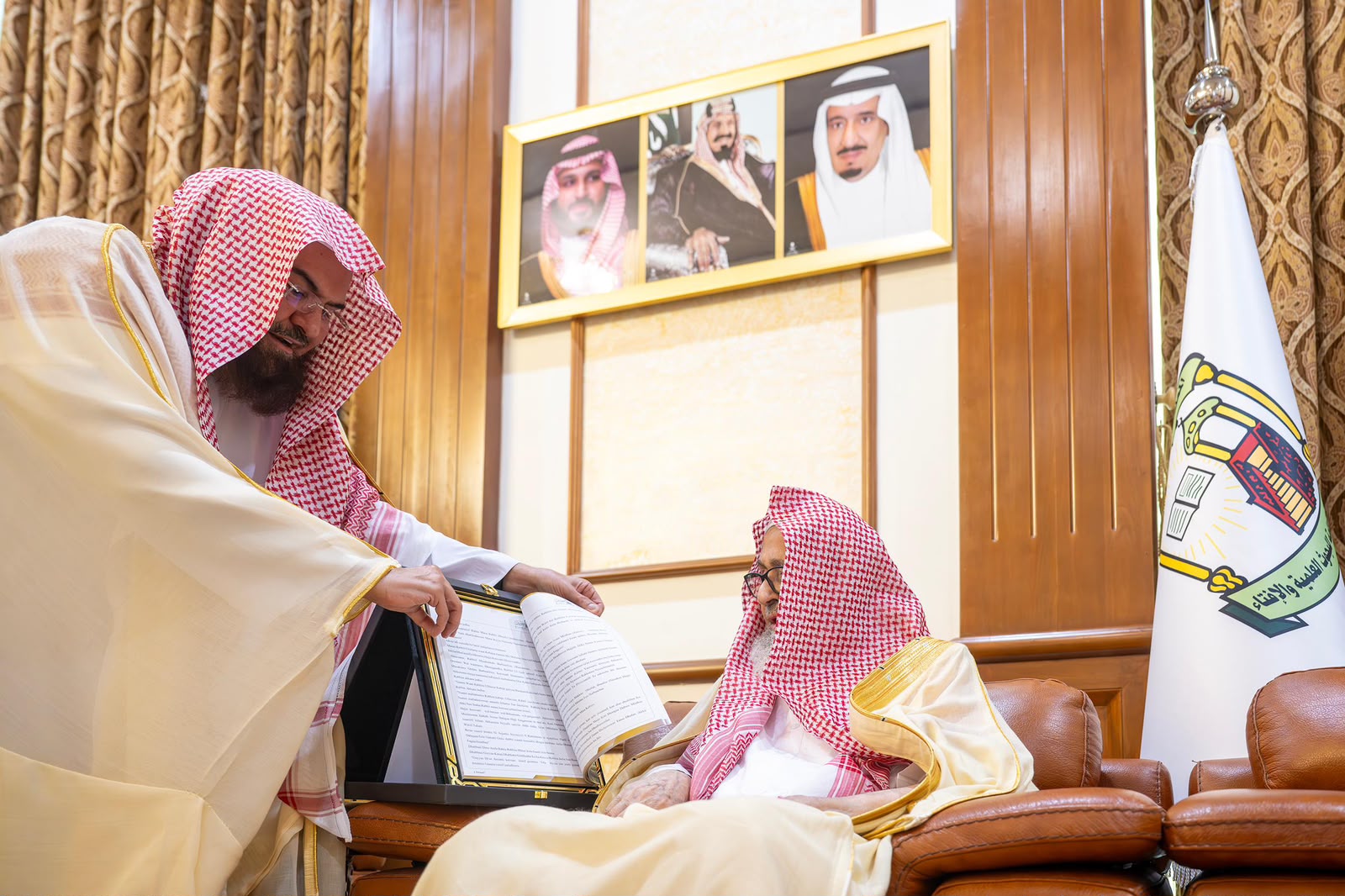 السديس يزور سماحة مفتي عام المملكة.. وسماحته يشيد بجهود الرئاسة في خدمة قاصدي الحرمين الشريفين