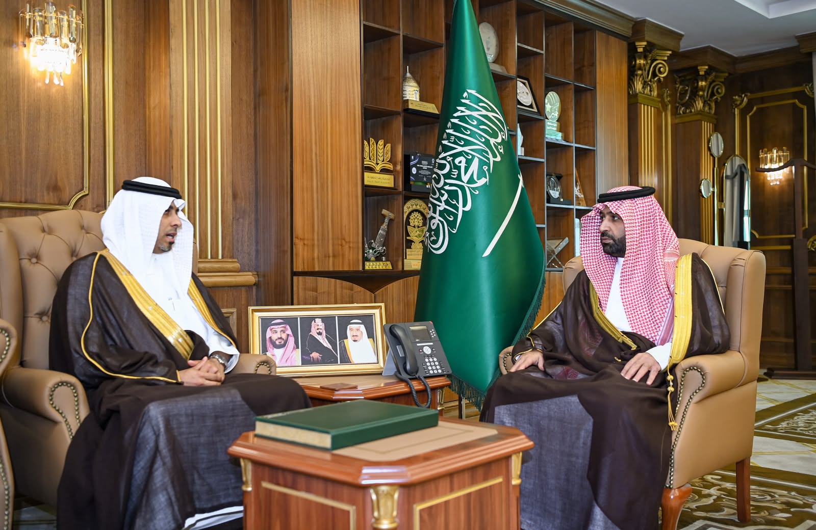 أمير جازان يطّلع على التقرير السنوي لأعمال فرع هيئة التراث بالمنطقة لعام 2025