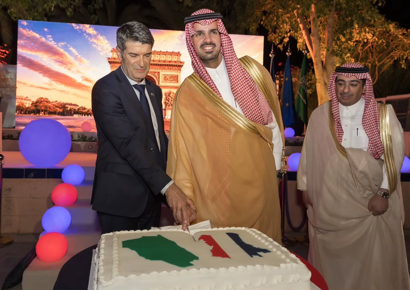 الأمير فيصل بن عبد العزيز يحضر احتفال سفارة فرنسا باليوم الوطنى ومرور 100عام على العلاقات بين البلدين