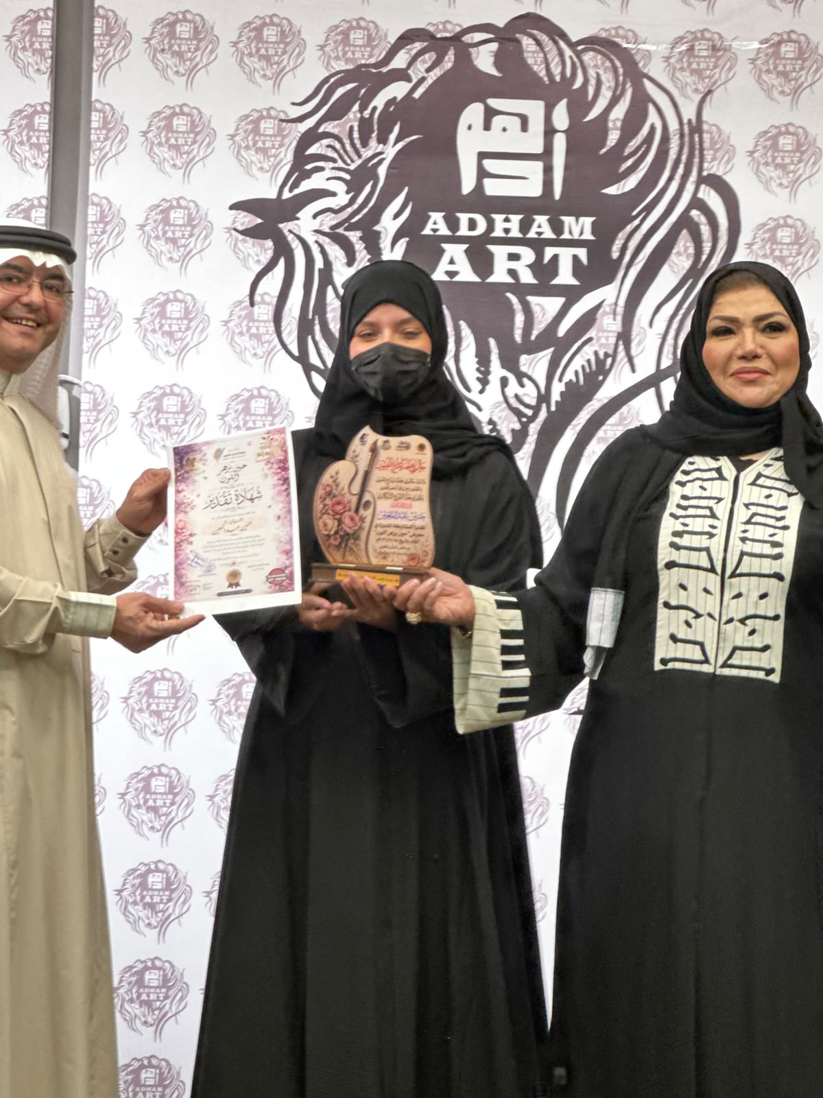 إفتتاح معرض “حين يزهر اللون” بمشاركة 30 فنانًا وفنانة في جدة