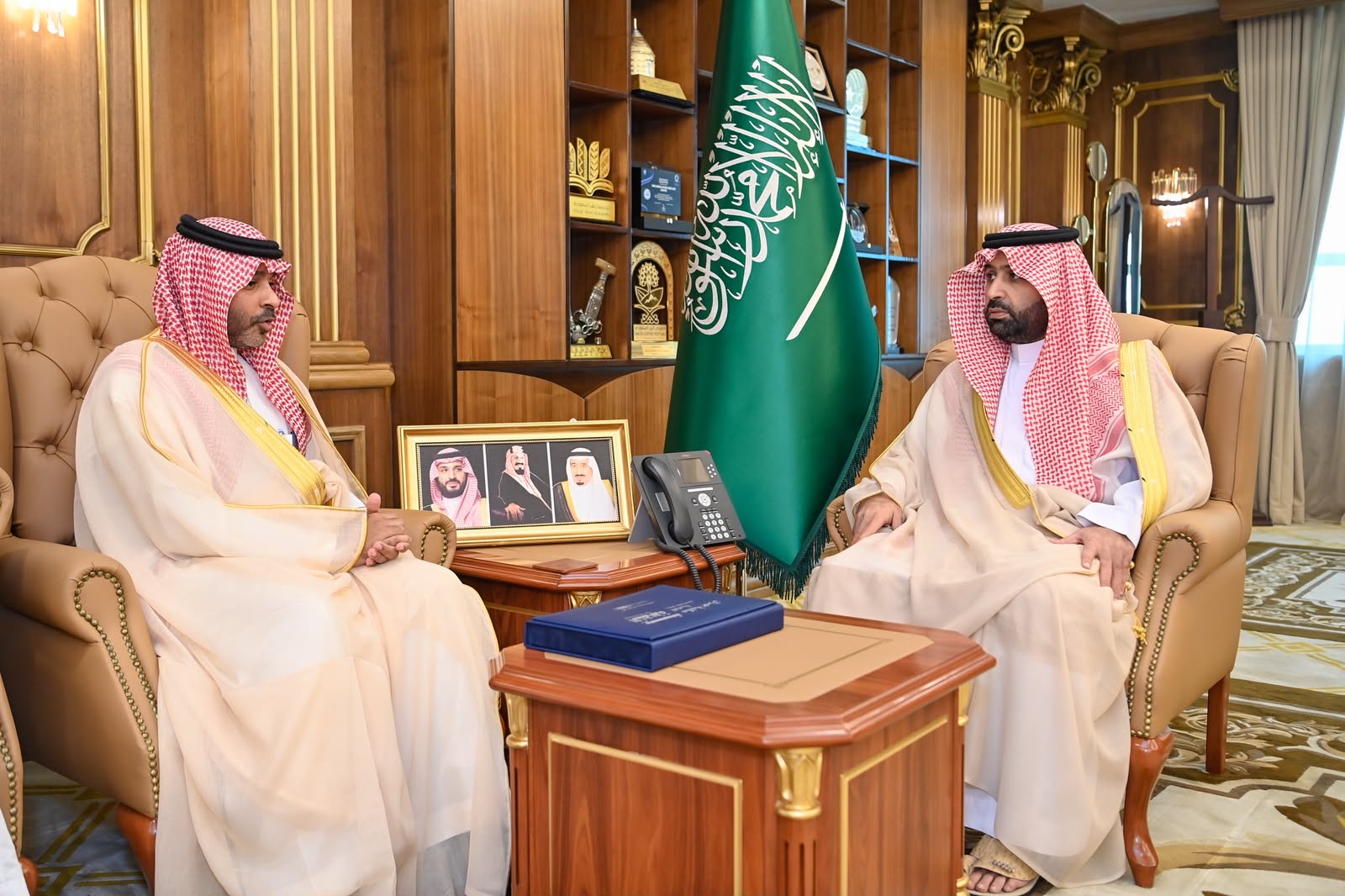 أمير جازان يطّلع على التقرير السنوي لبيت الثقافة بالمنطقة