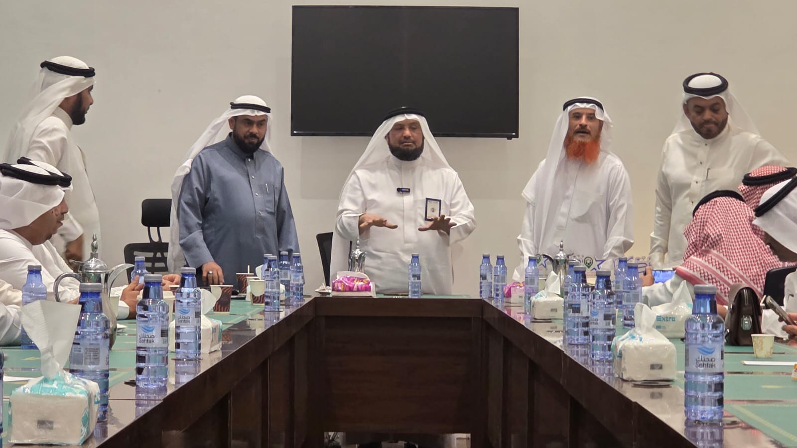 «نجوم السياحة» تشعل شرارة الانطلاق من بيش اجتماع نوعي يرسم خارطة الطريق لتعزيز السياحة في جازان.. وزيارة فنية توثق هوية المكان وإبداع الإنسان