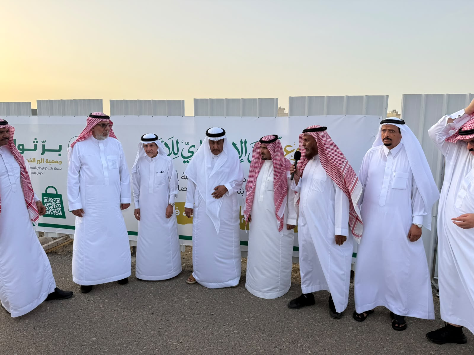 ملتقى الجمعيات بمركز ثول يكرم الشيخ عبدالله الجميح