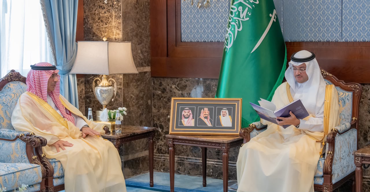 سمو محافظ الأحساء يستقبل الرئيس التنفيذي لمطارات الدمام ويطّلع على التقرير السنوي لعام 2025