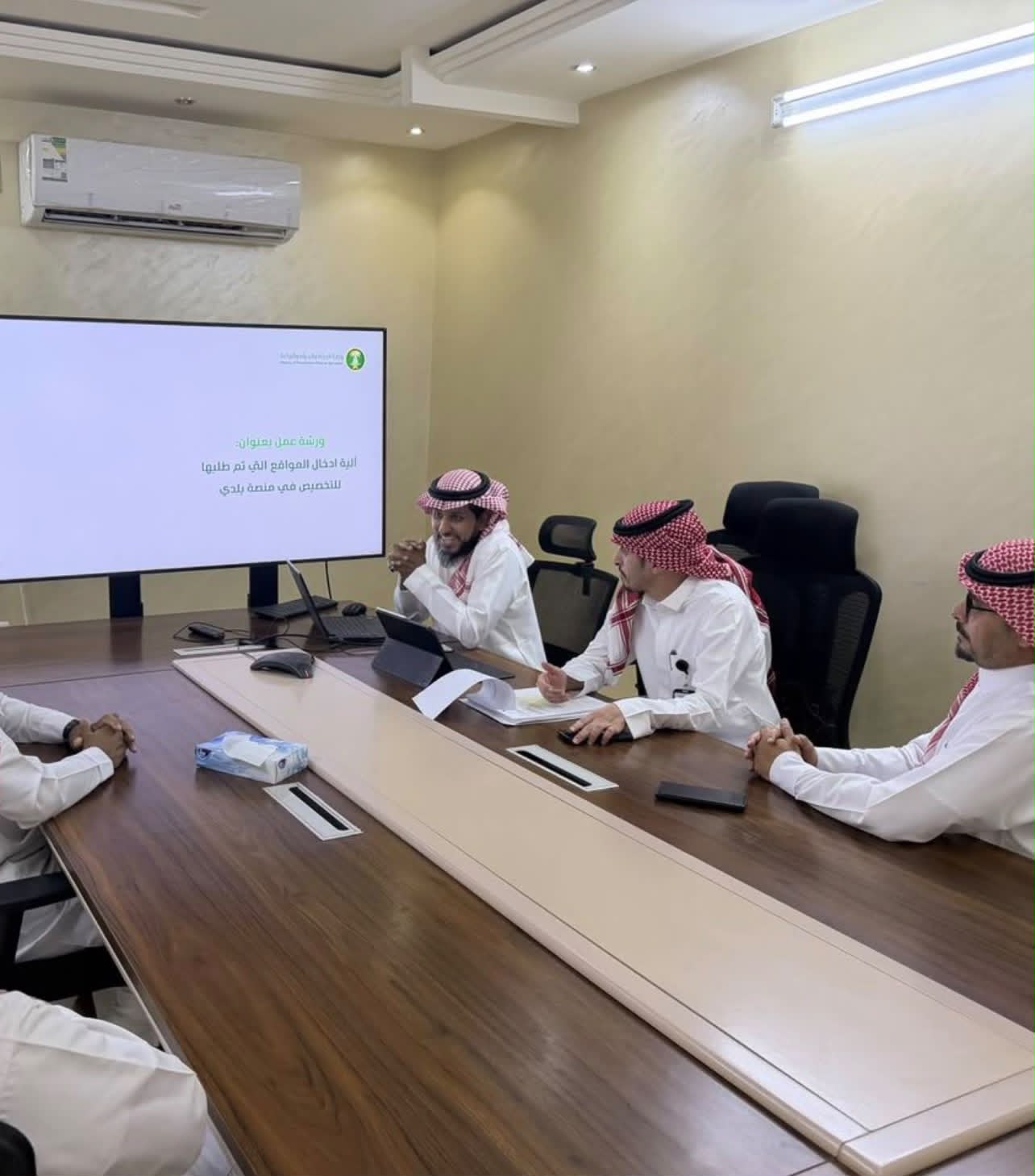 وزارة البيئة تنظم ورشة عمل لتعزيز التحول الرقمي في منصة بلدي