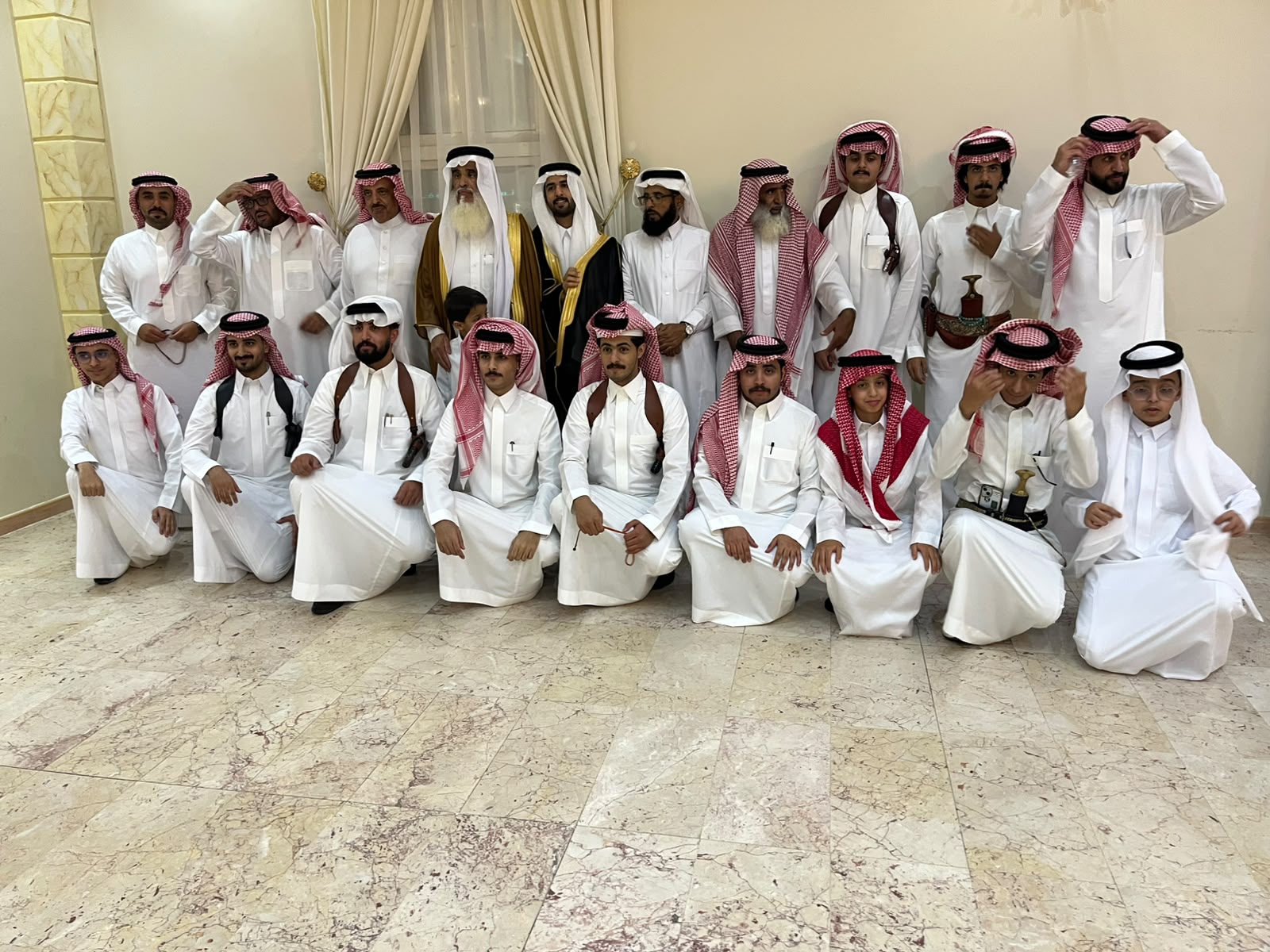 أسرة آل حسين تحتفل بزواج ابنها عبد الله بن محمد آل حيه 