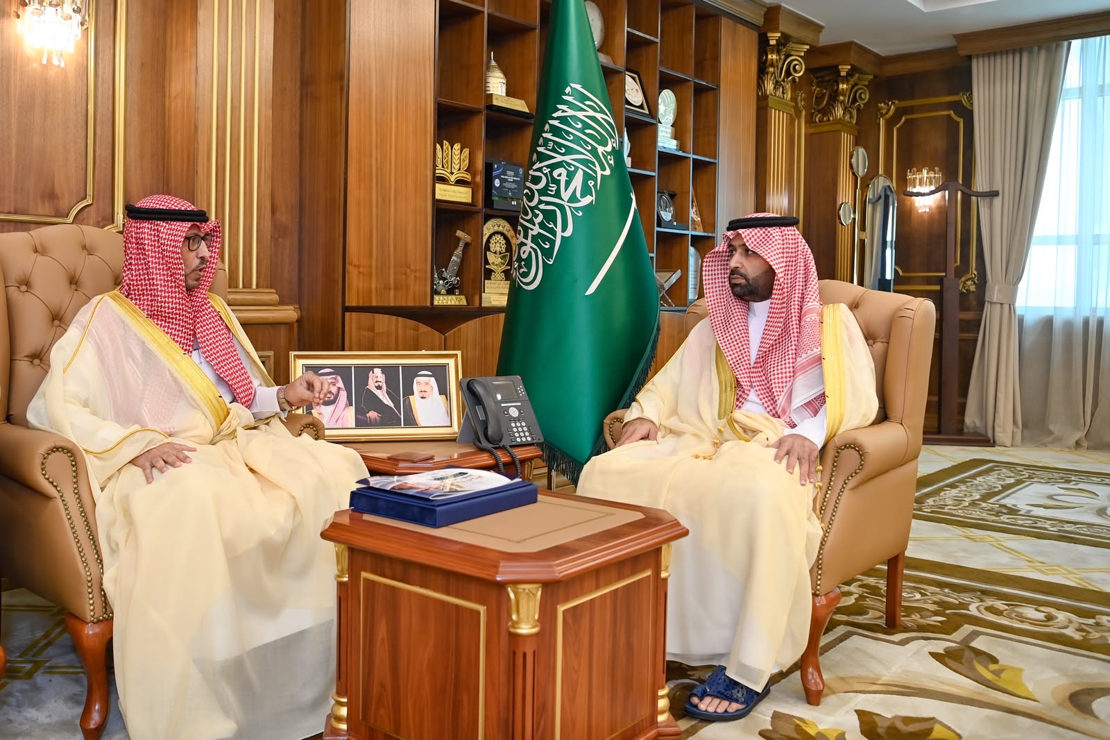 أمير جازان يتسلّم تقرير فرع الجمعية السعودية لطب حديثي الولادة بالمنطقة