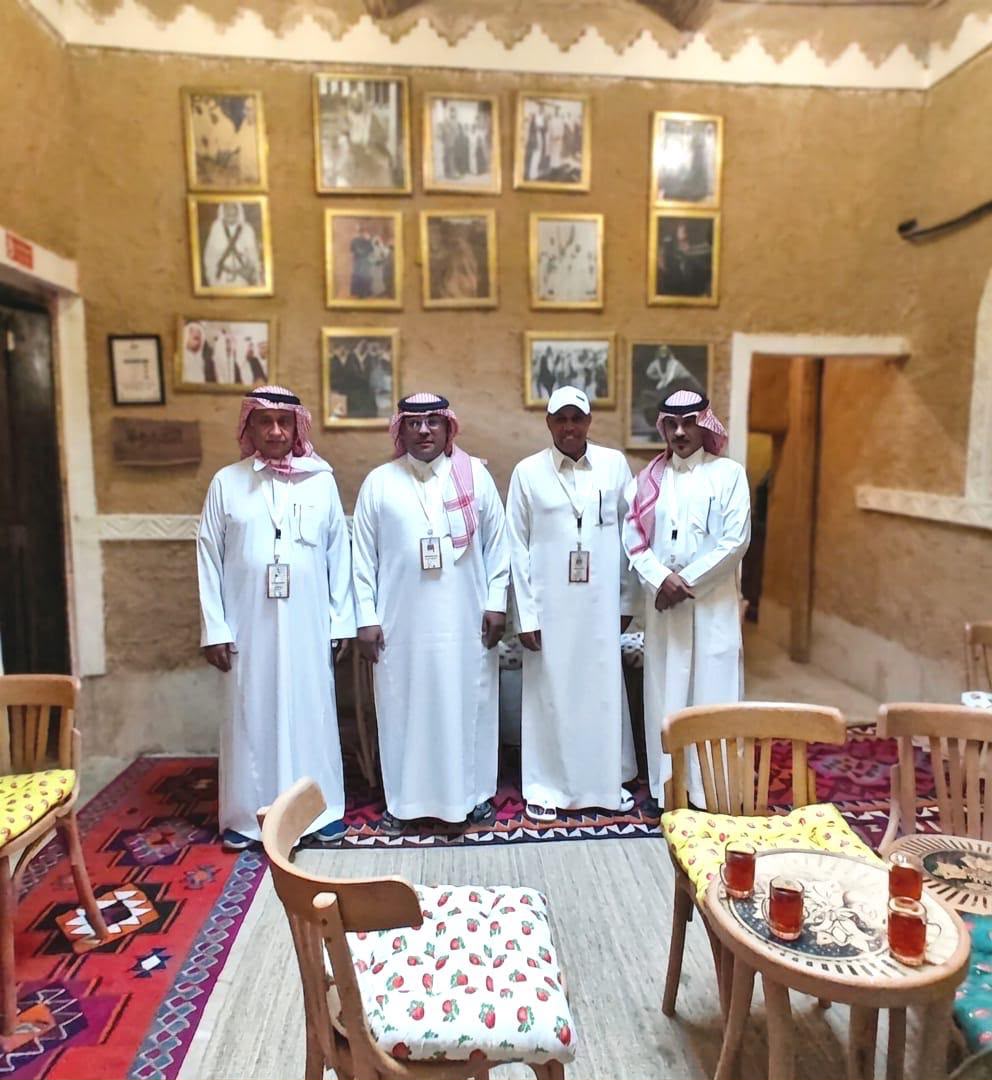 فريق الدرعية التطوعي يزور بيت العريجاء التراثي في إطار تعزيز الهوية الوطنية وإحياء الموروث الشعبي