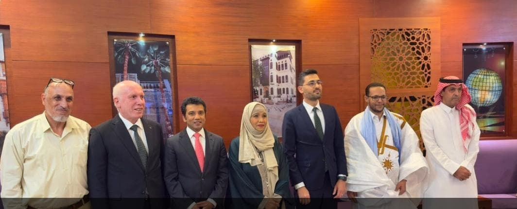 عدد من أصحاب السعادة القناصل يزرون معرض “أطياف الحرمين الشريفين ” بجمعية الثقافة والفنون بجدة