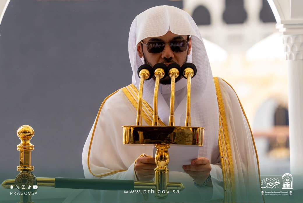 الشيخ الدكتور ياسر الدوسري، يؤم المصلين لصلاة الجمعة بالمسجد الحرام : مبينًا أن التقوى سبيل الفوز والنجاة
