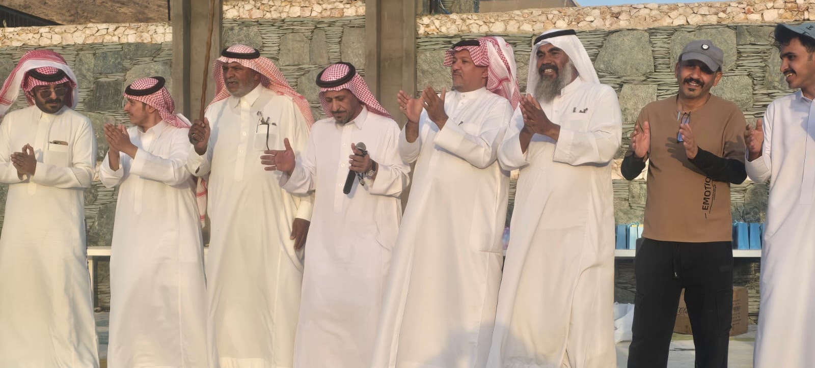 فرحة النجاح تعانق ورد الطائف