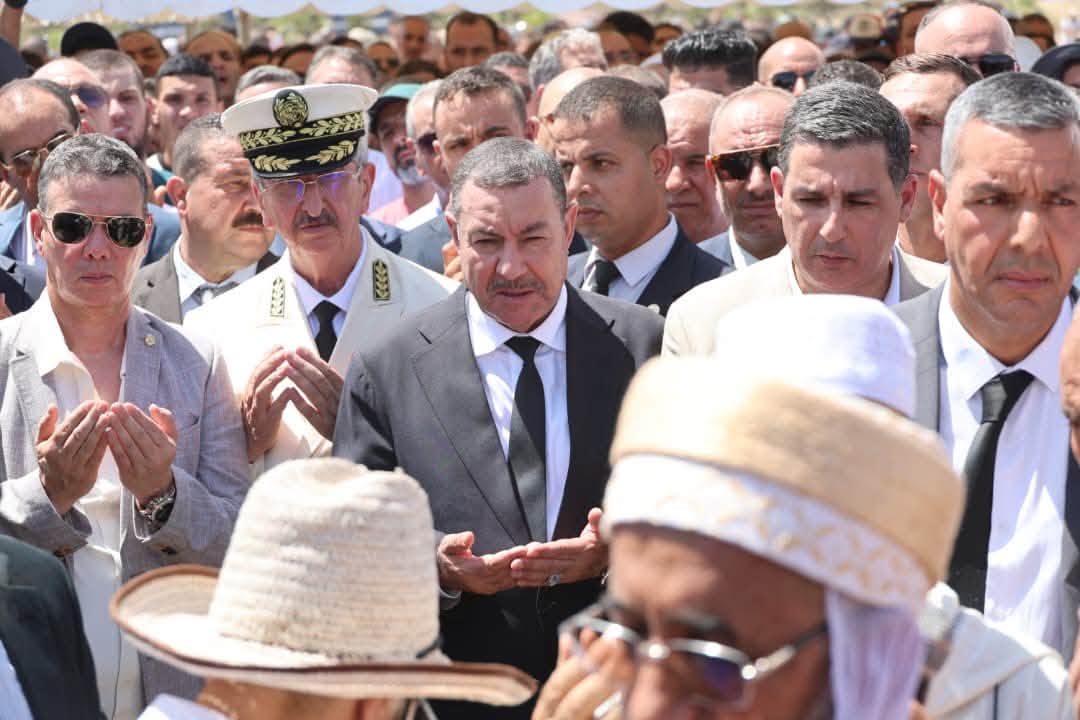 بتكليف من رئيس الجمهورية.. وزير الداخلية ووزير الصحة يشاركان في تشييع ضحايا فاجعة بومرداس بولاية سطيف