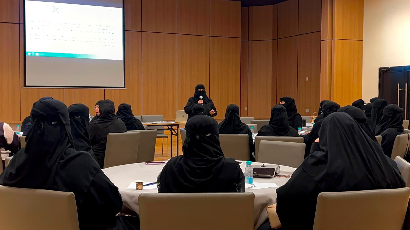 ختام البرنامج التدريبي (قصة أمل) بمشاركة 32 مستفيدة