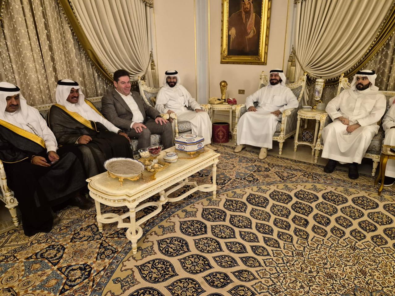 الأميرين(نايف و سعود الشعلان)يستقبلان القنصل السوري بقصرهما بالرياض 
