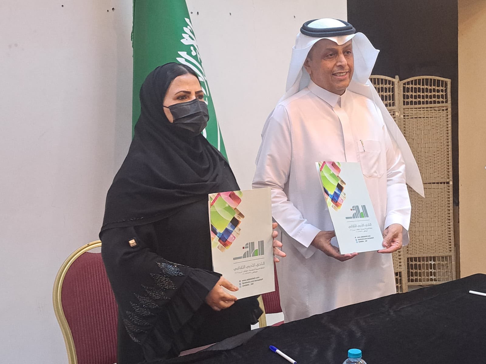 جمعية أدبي الطائف توقع اتفاقية تعاون وتفتتح مقر جمعية سفراء الأدب المهنية  