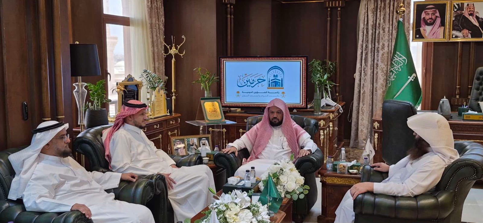 الحذيفي يباشر مهام عمله مساعدًا لرئيس الشؤون الدينية بالمسجد النبوي
