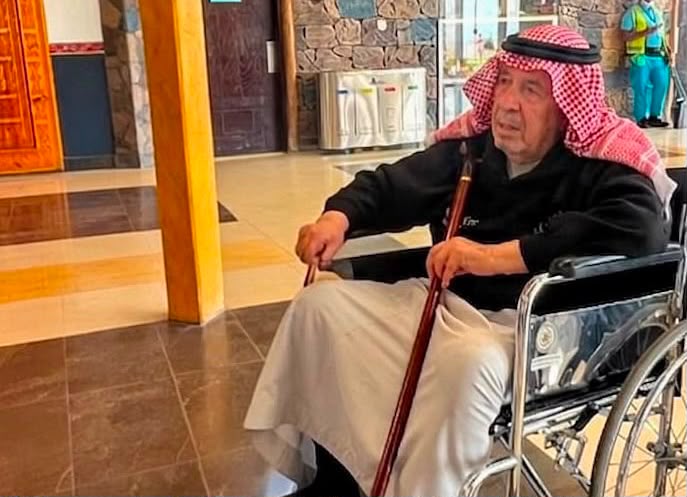 وصول ضيف شرف ملتقى عرش الحرف الشيخ عثمان طه إلى الباحة