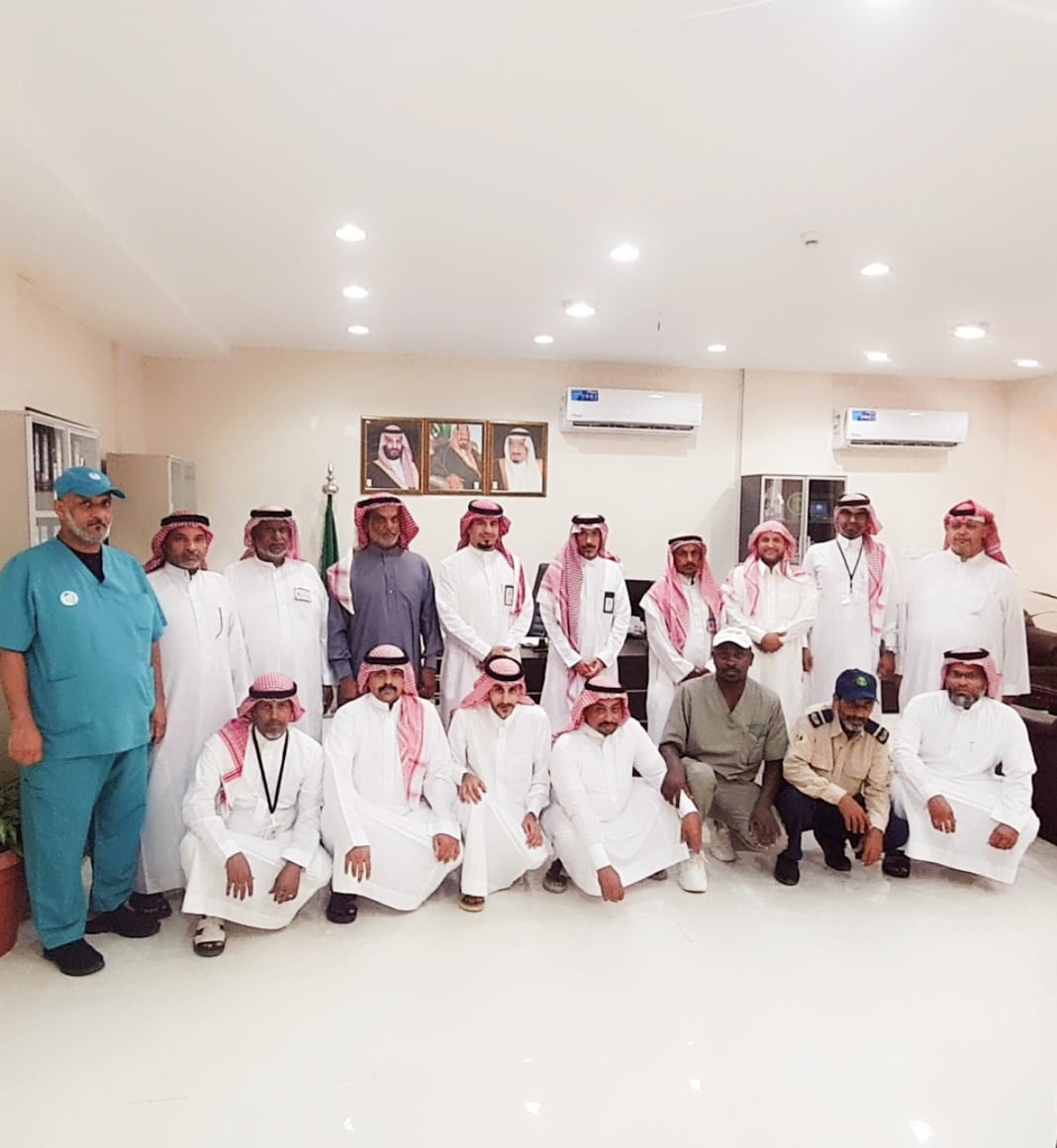 “منسوبو مكتب وزارة البيئة والمياه والزراعة بمحافظة رابغ يحتفون بترقية مدير المكتب إلى المرتبة الثالثة عشرة”