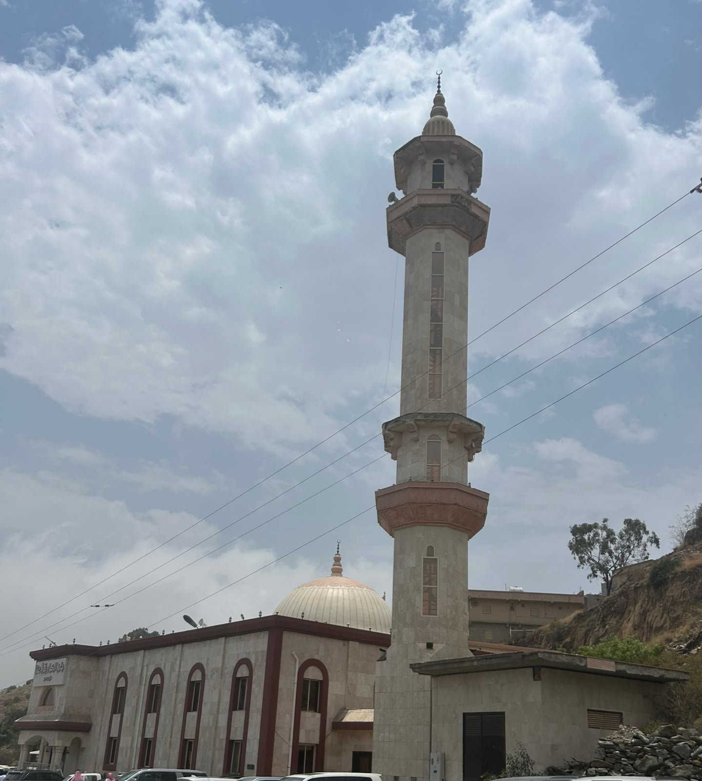 خطبة الجمعة بجامع الرضوان بعنازة تؤكد عِظم منزلة الإحسان وبرّ الوالدين