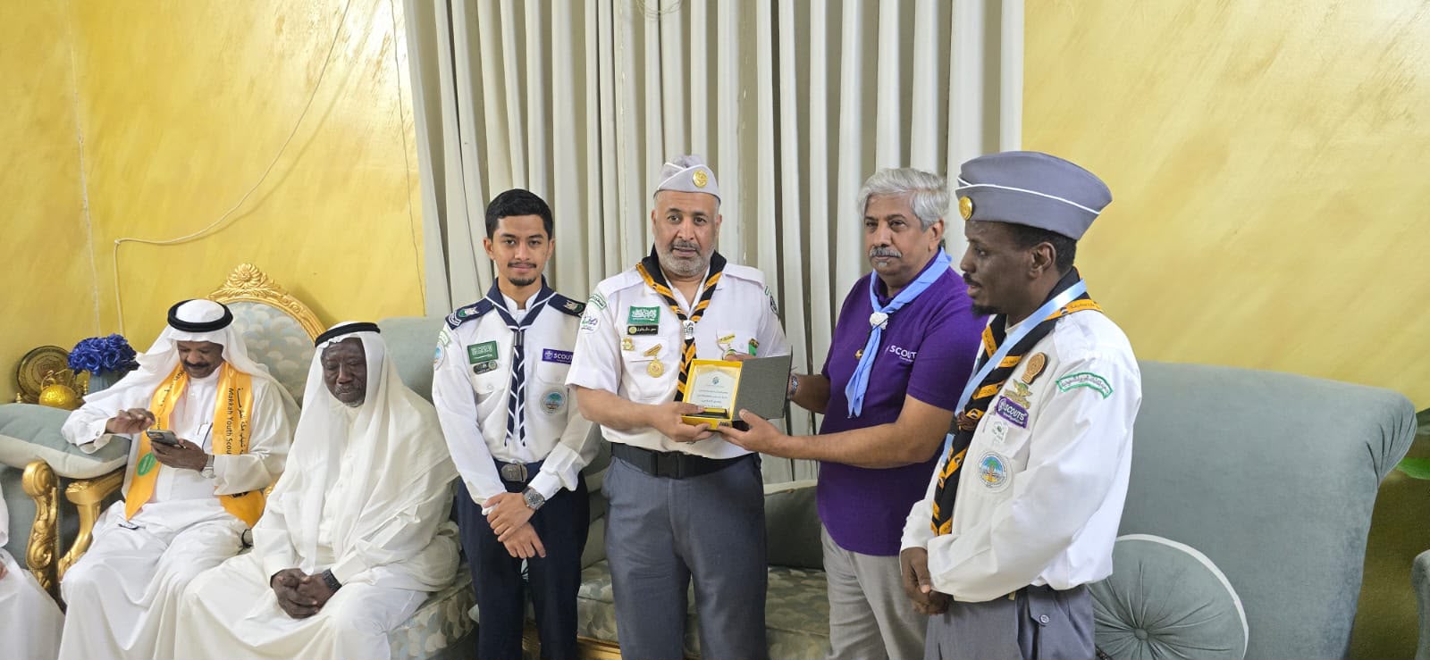 محراب يكرم الكشاف سمير باطوق تقديراً لعطائه التربوي والمجتمعي والكشفي