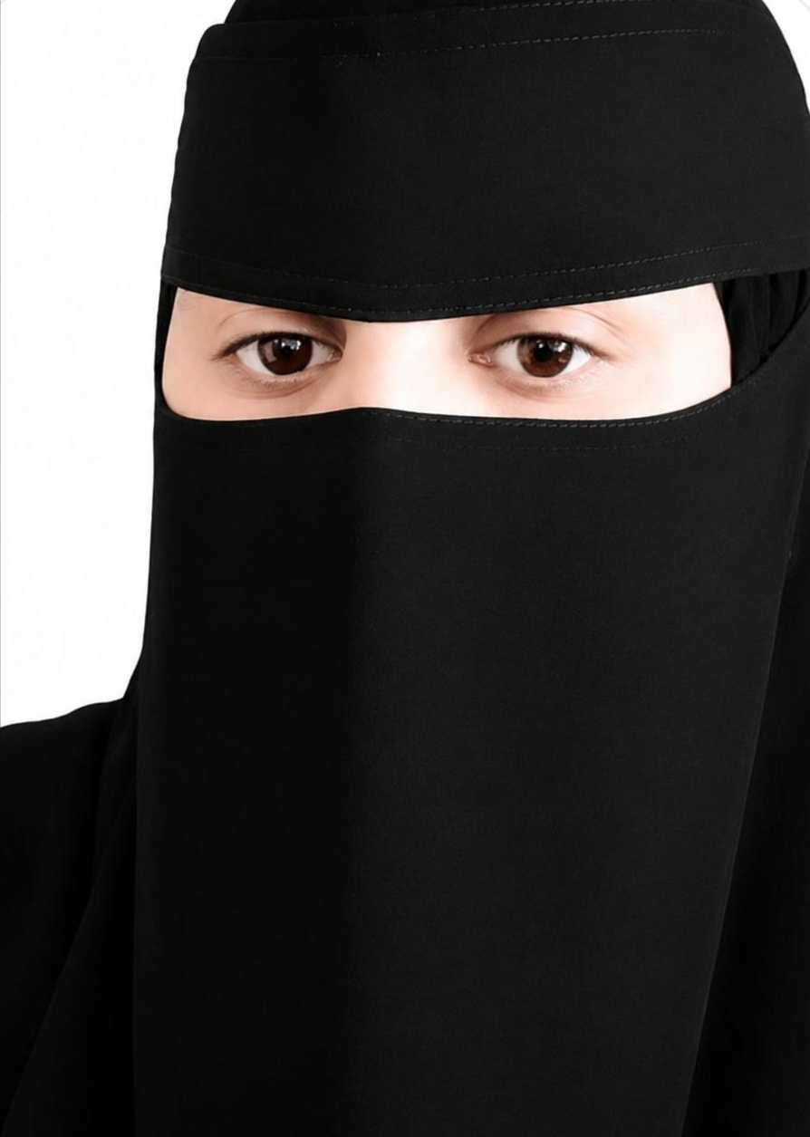 نبذة تعريفية: الإعلامية والكاتبة ابتسام عشان