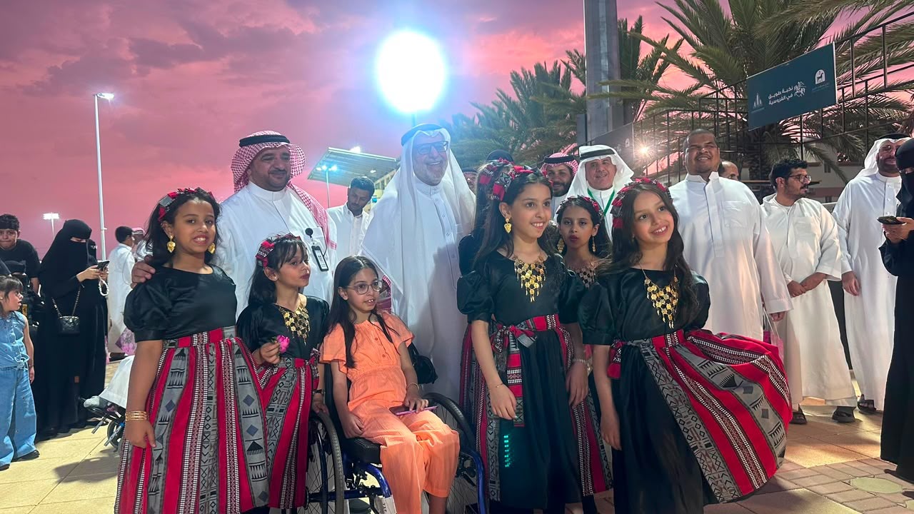 الخيل تجمعهم بالكرامة.. وفد من جمعية الطائف لذوي الاحتياجات الخاصة يحتفل بكأس مكة في ميدان الملك خالد