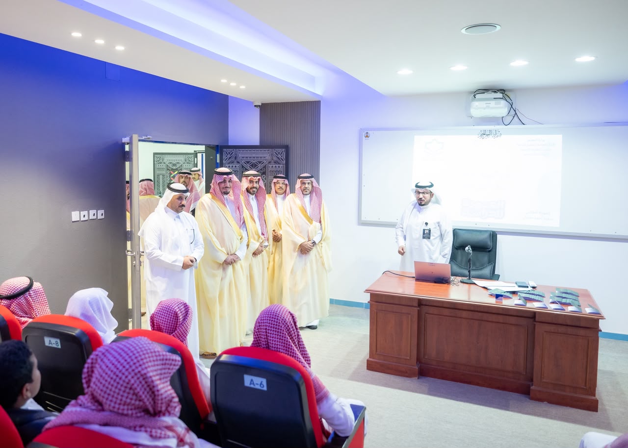 نائب أمير الباحة يشارك طلبة تعليم المنطقة انطلاقة يومهم الدراسي الأول للعام الجديد