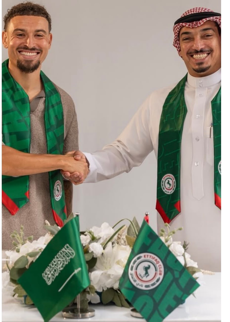 جوردان لارسون اتفاقـي حتى عام ٢٠٢٩