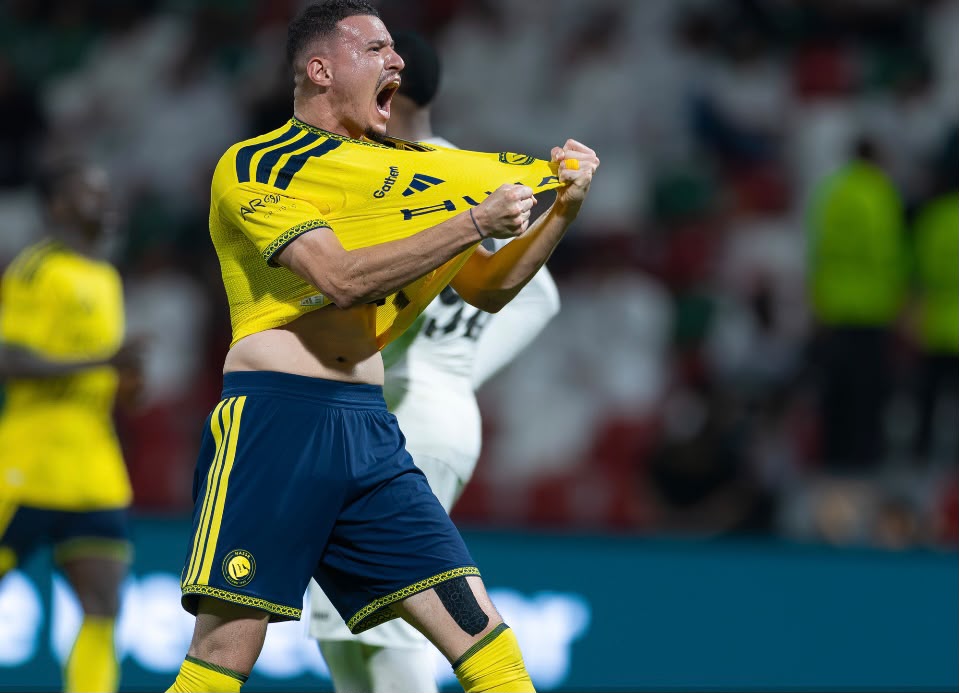 بعشرة لاعبين.. النصر يقلب الطاولة على الإتفاق ويتغلب عليه بثلاثية
