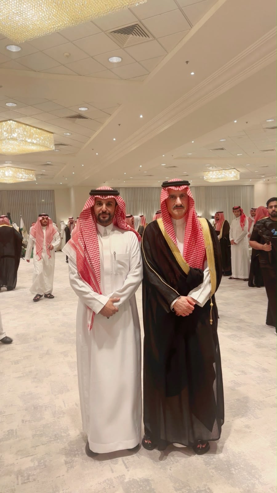َفي ليلةٍ عامرة بالفرح.. اللواء الدكتور مسفر آل منصور يحتفل بزفاف نجله النقيب عبدالله