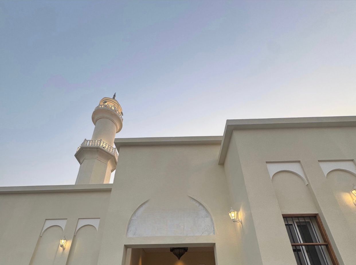 خطبة الجمعة بجامع الشاكرين تؤكد أهمية الالتزام بالأنظمة المرورية