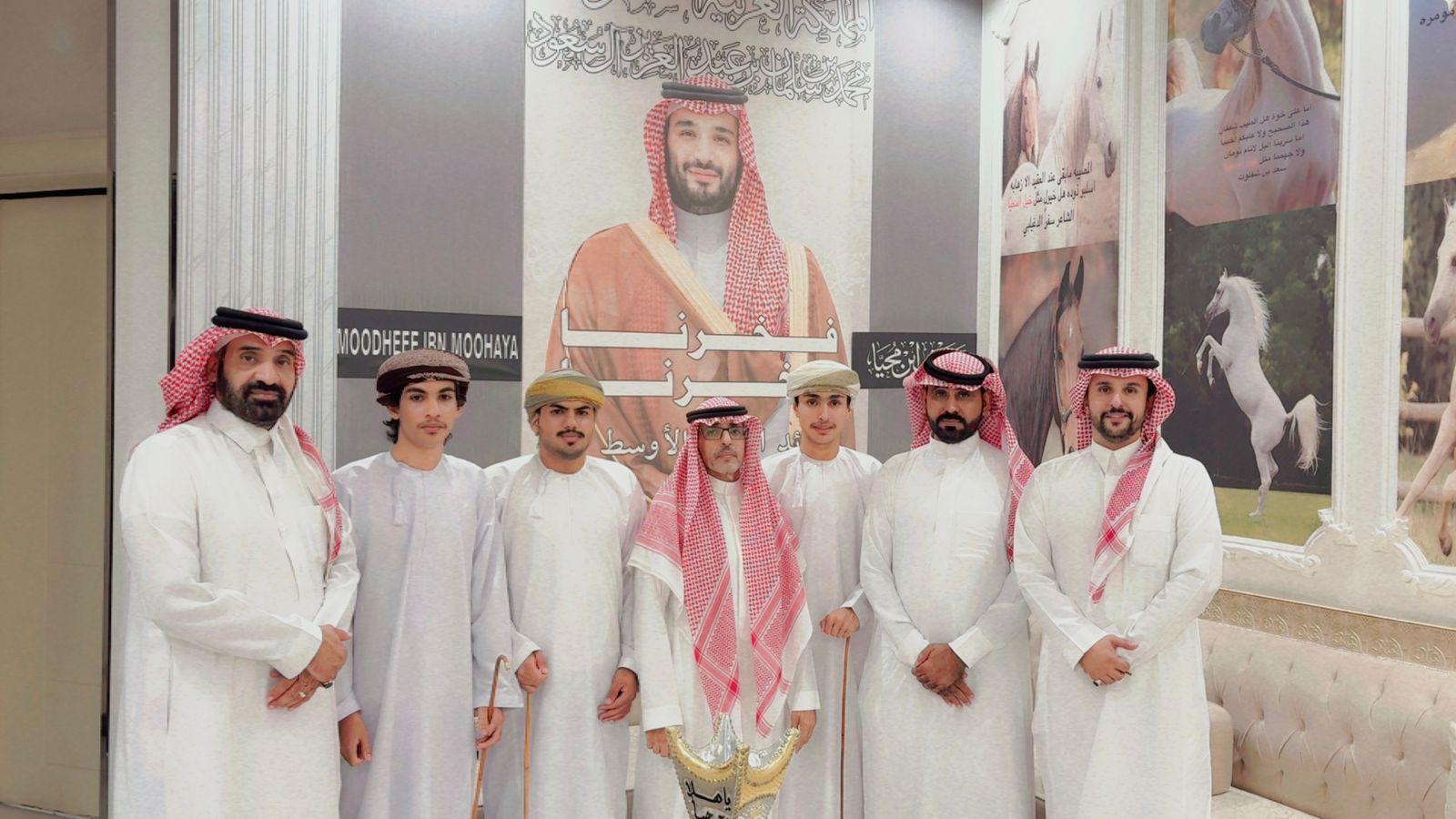 زيارة أخوية تجمع نخبة من الأشقاء من سلطنة عُمان الشقيقة في مجلس الشيخ خالد بن حميد بن محيا