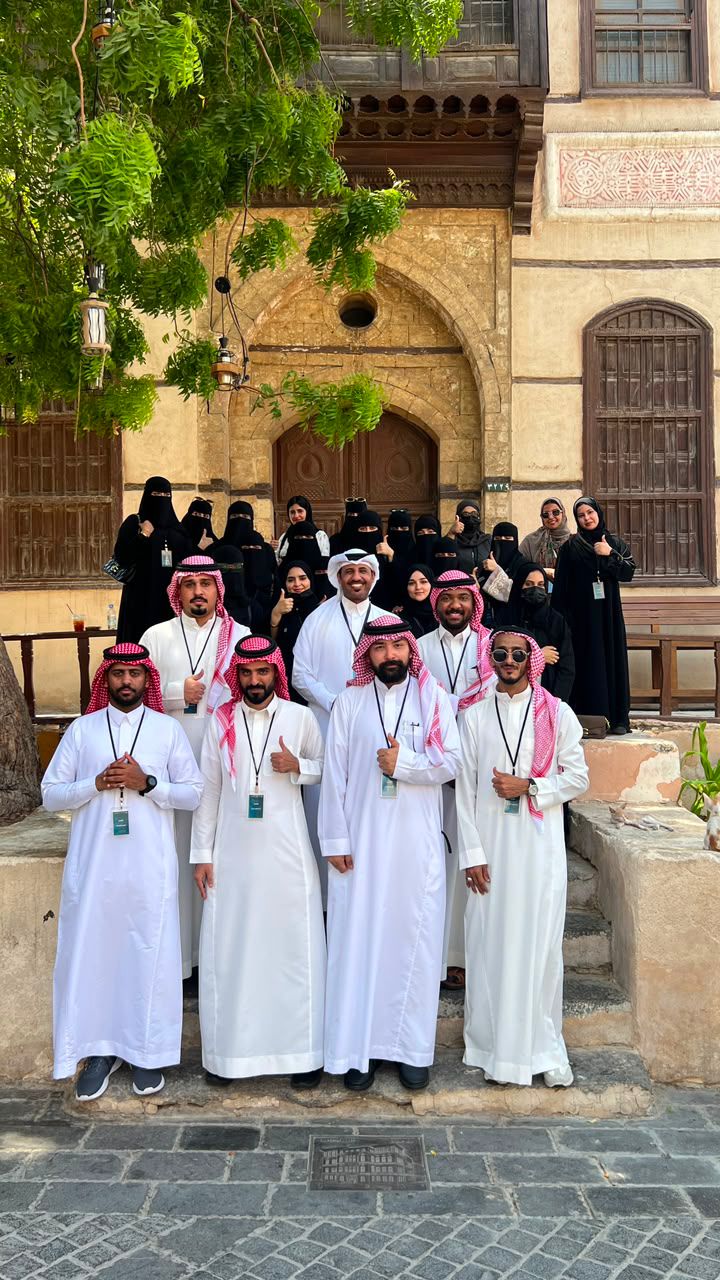 برعاية “هدف” وإشراف وزارة السياحة.. الدكتور بندر الأمير يختتم برنامج تأهيل المرشدين السياحيين بجدة