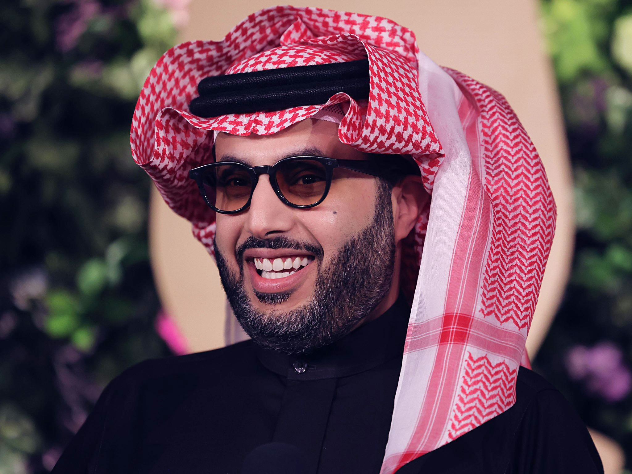 تركى آل شيخ يشيد بألبوم امير عيد من داخل المستشفى